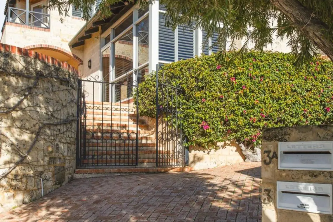 b9e1199f dd29 48f1 8a8c d897572a9031